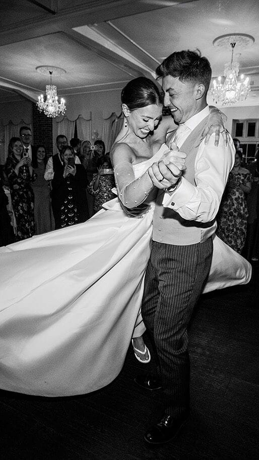 Bethany & Edward @offleyplace @katemorrishairandmakeup #offleyplacewedding #hertfordshireweddingphotographer #documentaryweddingphotographer #documentaryweddingphotography